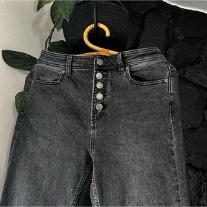 Free People's We the Free High Rise Bootcut Black
Jeans Five button